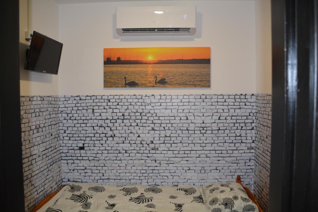 Bed and Breakfast Kid Familia Panzio Balatonszarszo Exterior foto