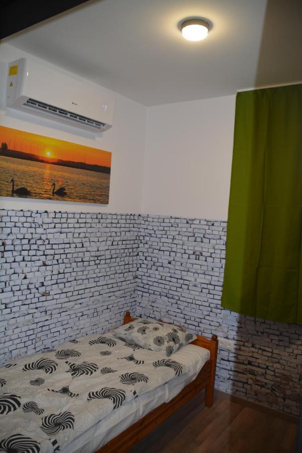 Bed and Breakfast Kid Familia Panzio Balatonszarszo Exterior foto