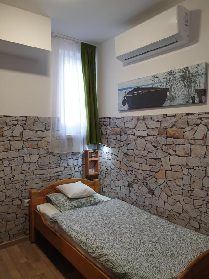 Bed and Breakfast Kid Familia Panzio Balatonszarszo Exterior foto